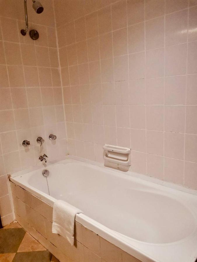 Seaview Deluxe Studio Couples Room S Tanjung Bungah (Penang) Bagian luar foto
