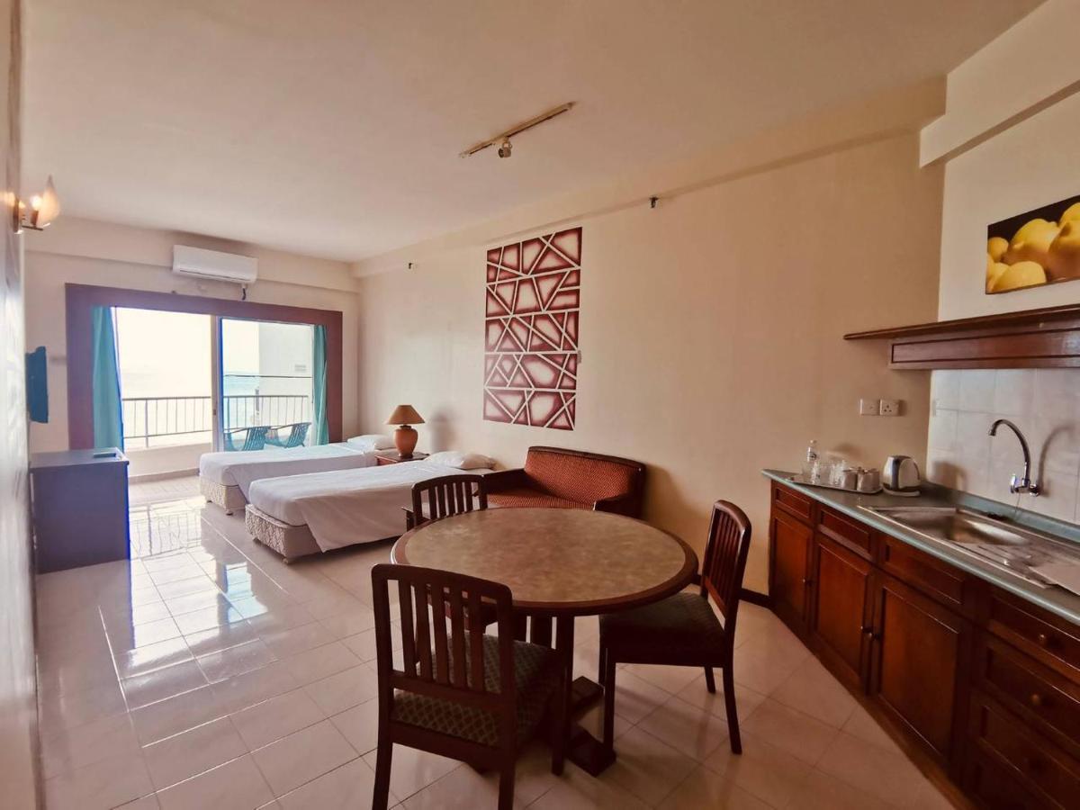 Seaview Deluxe Studio Couples Room S Tanjung Bungah (Penang) Bagian luar foto