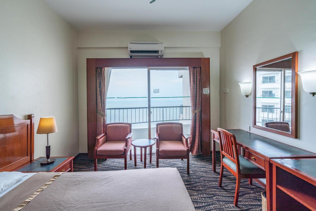 Seaview Deluxe Studio Couples Room S Tanjung Bungah (Penang) Bagian luar foto