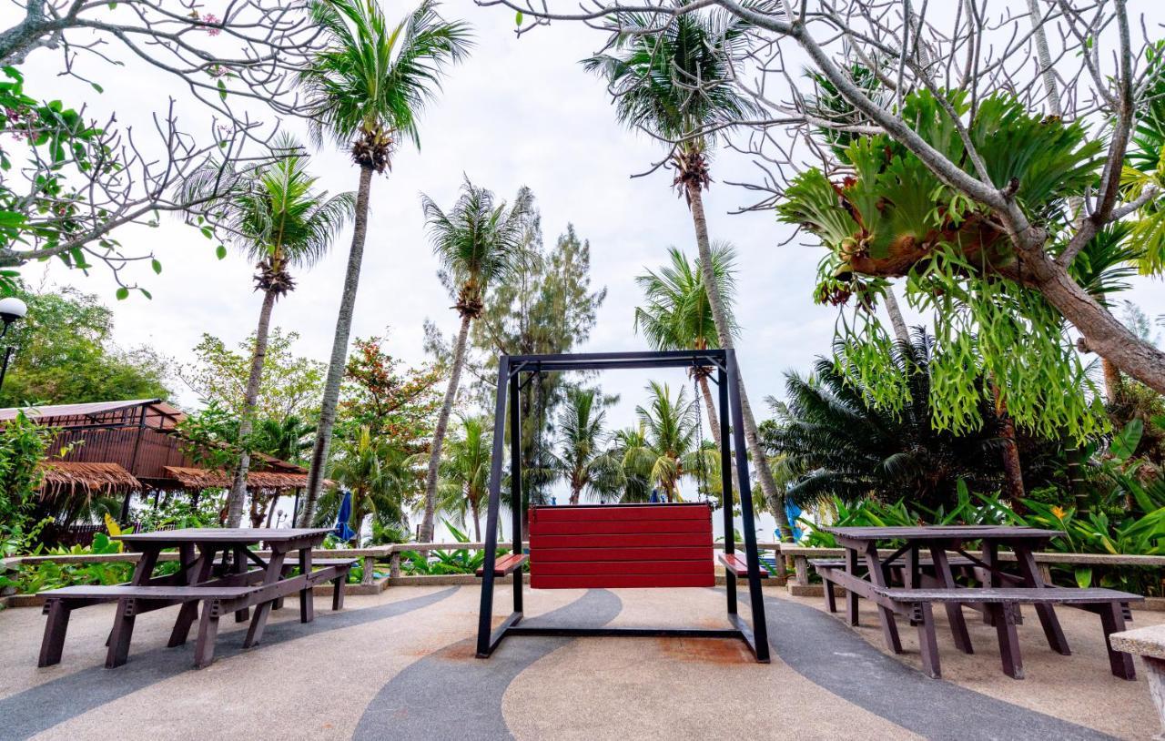 Seaview Deluxe Studio Couples Room S Tanjung Bungah (Penang) Bagian luar foto